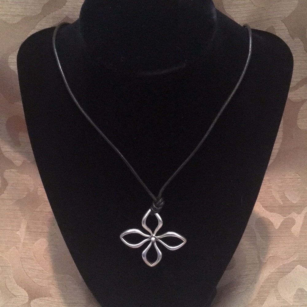 Fossil necklace w/earrings